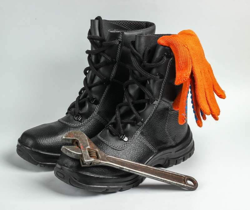 鉄骨鳶の仕事で使う安全靴について